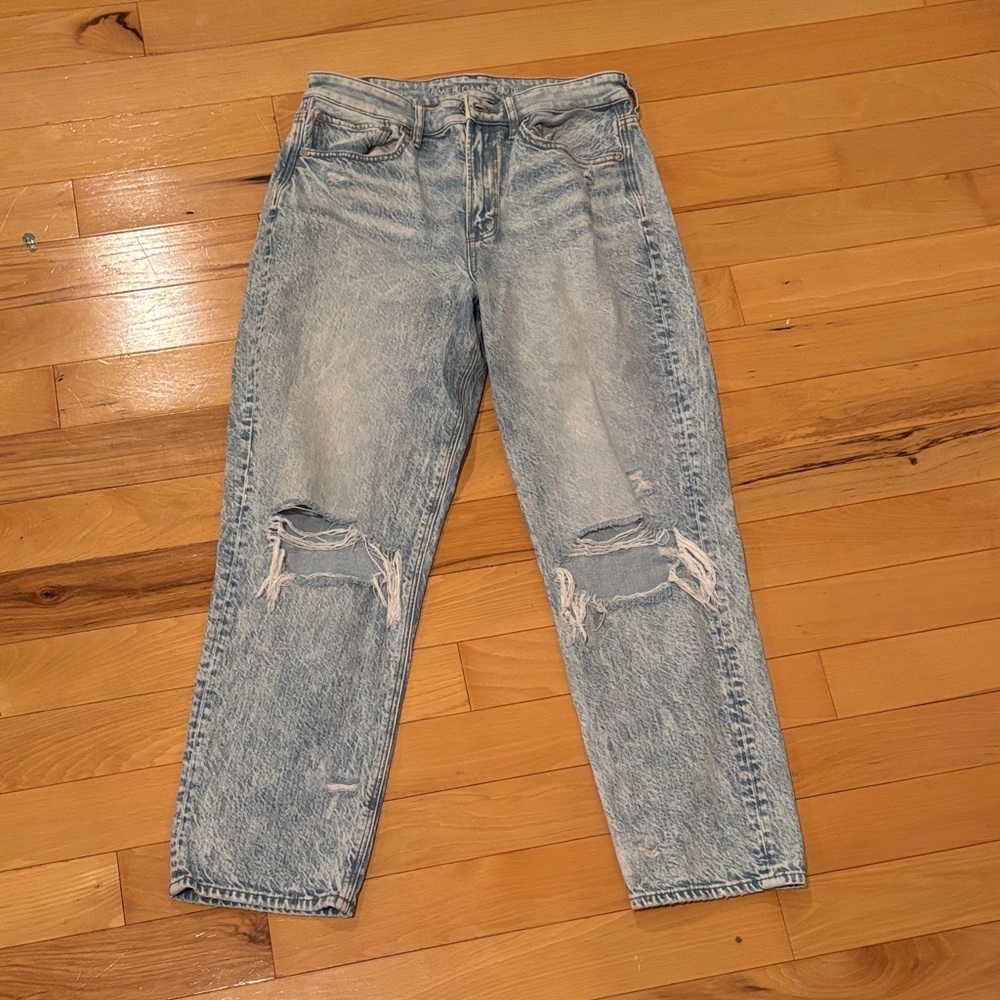 American Eagle Outfitters Light Blue Distressed Women's Jeans